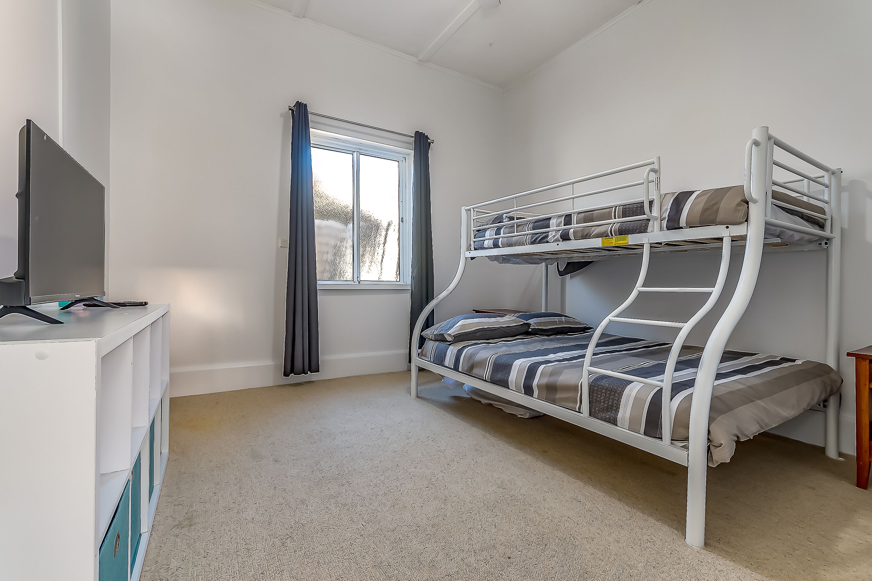 100 Year Old Cottage walking distance from Shops and Cafes.  — image 16