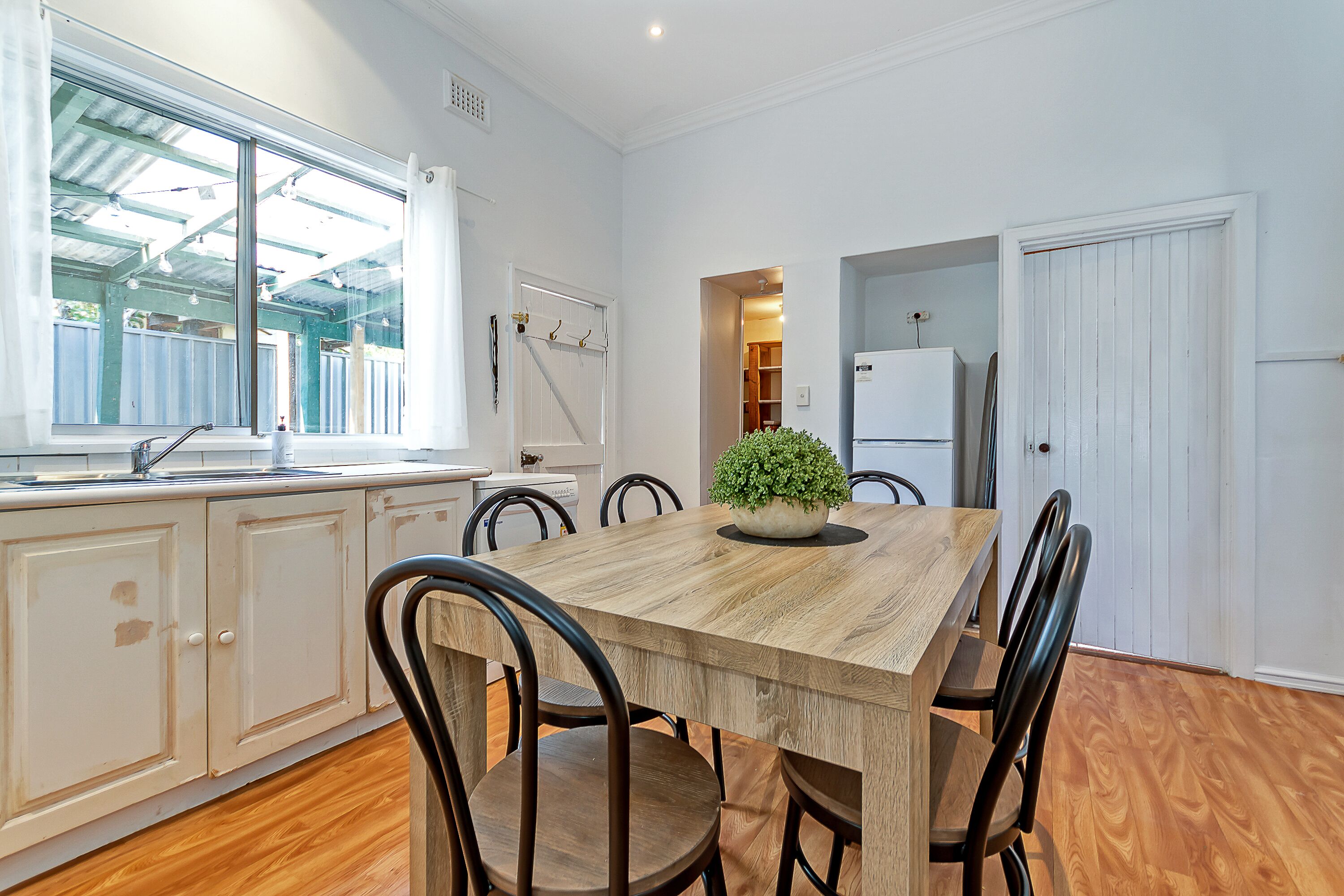 100 Year Old Cottage walking distance from Shops and Cafes.  — image 24