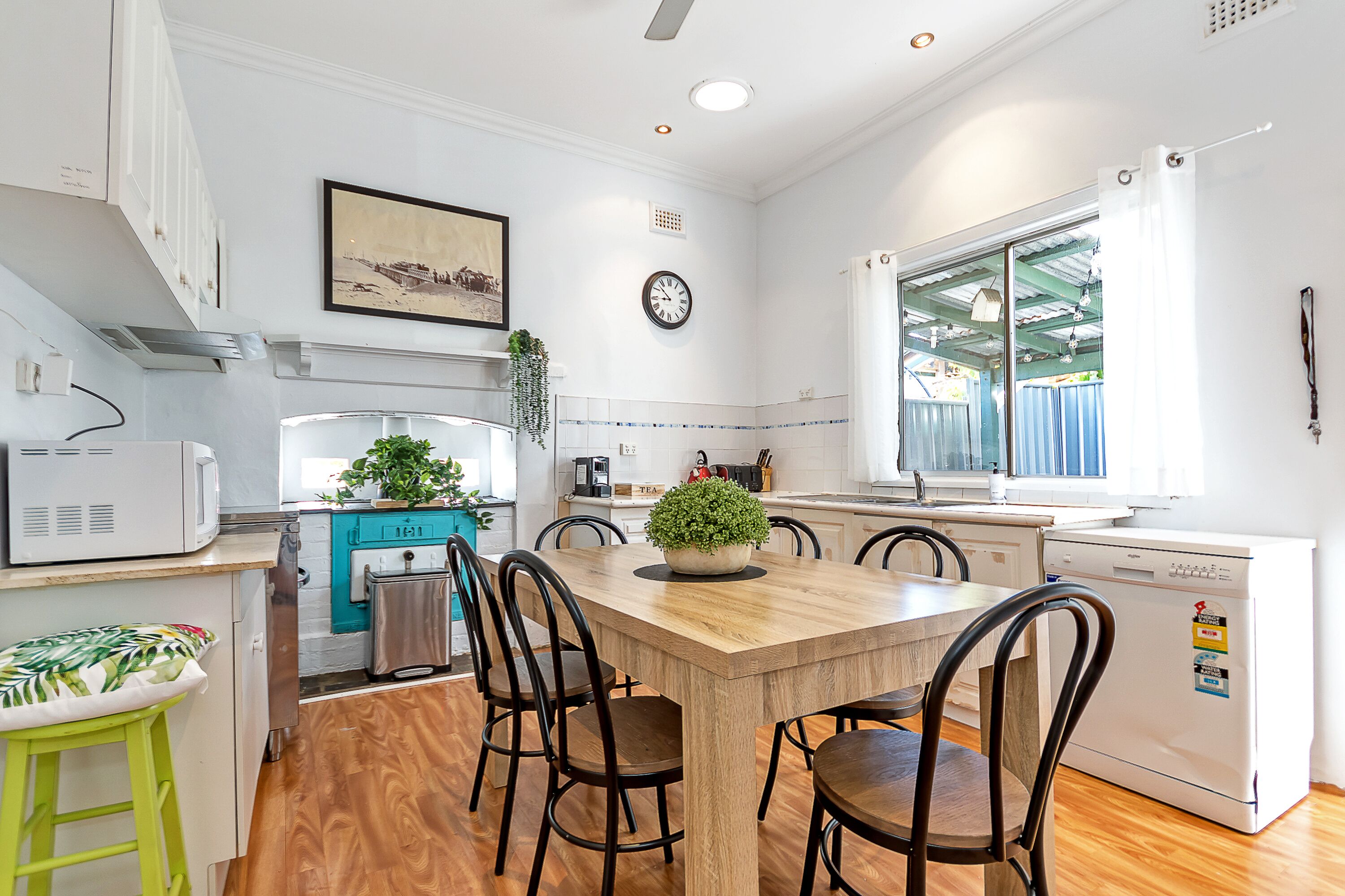 100 Year Old Cottage walking distance from Shops and Cafes.  — image 20