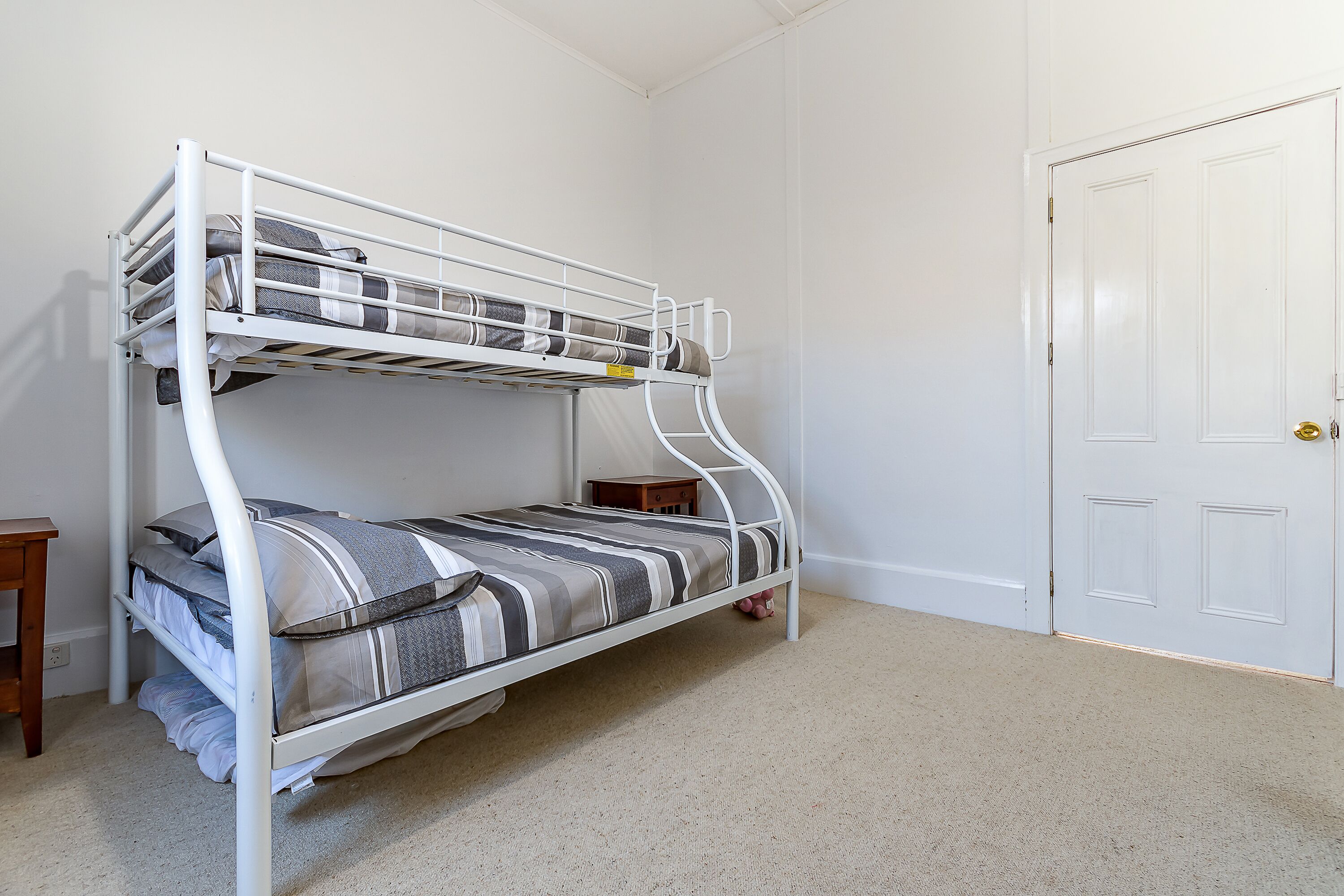 100 Year Old Cottage walking distance from Shops and Cafes.  — image 15