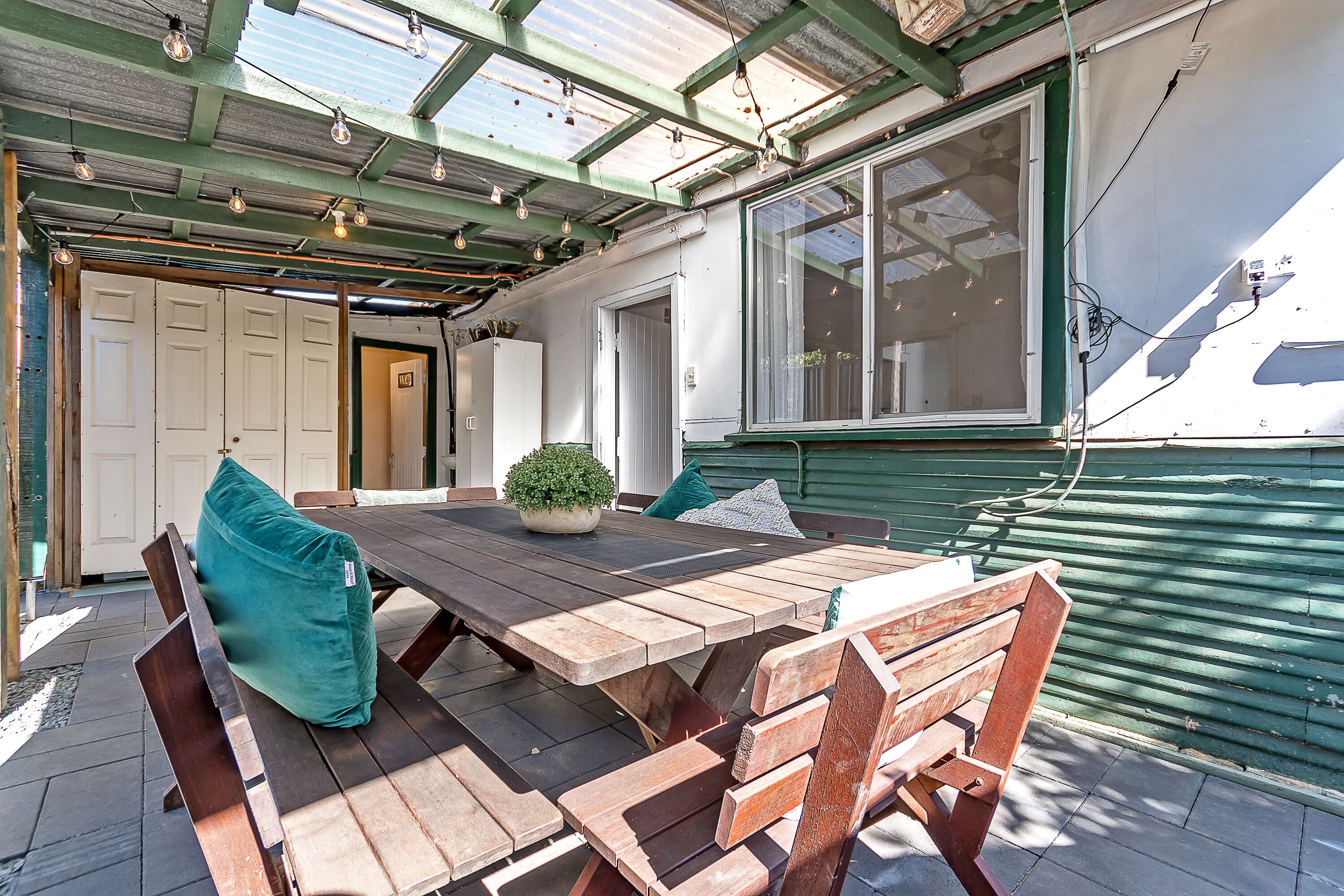 100 Year Old Cottage walking distance from Shops and Cafes.  — image 28