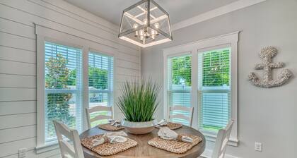 Beachside Bungalow 3 Blocks from Private Beach! Just 3 miles to Pier Park!