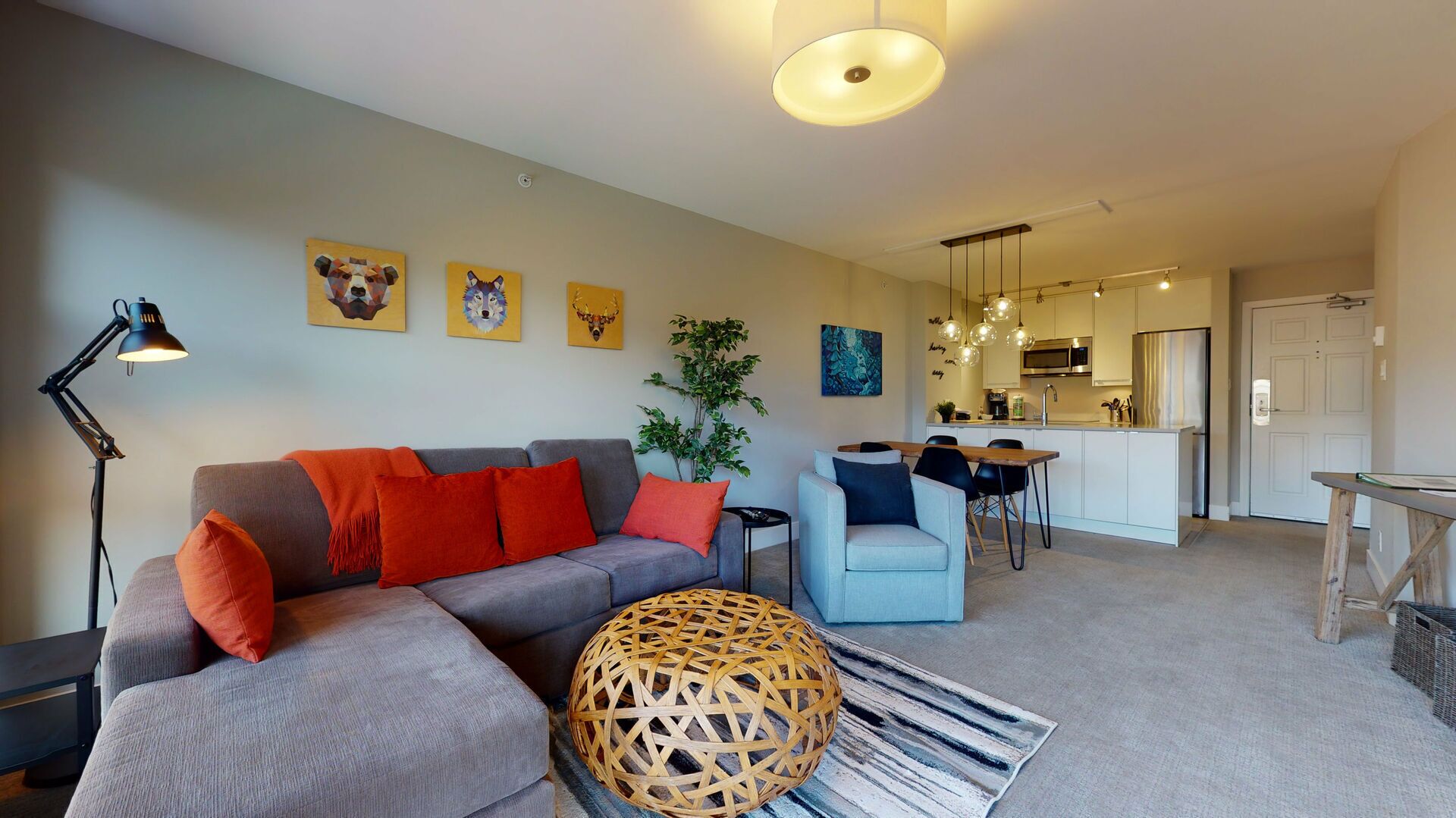 Aspens #561 Prime Ski-in Ski-out Location! Pool, Hot tubs, BBQ, sleeps 4