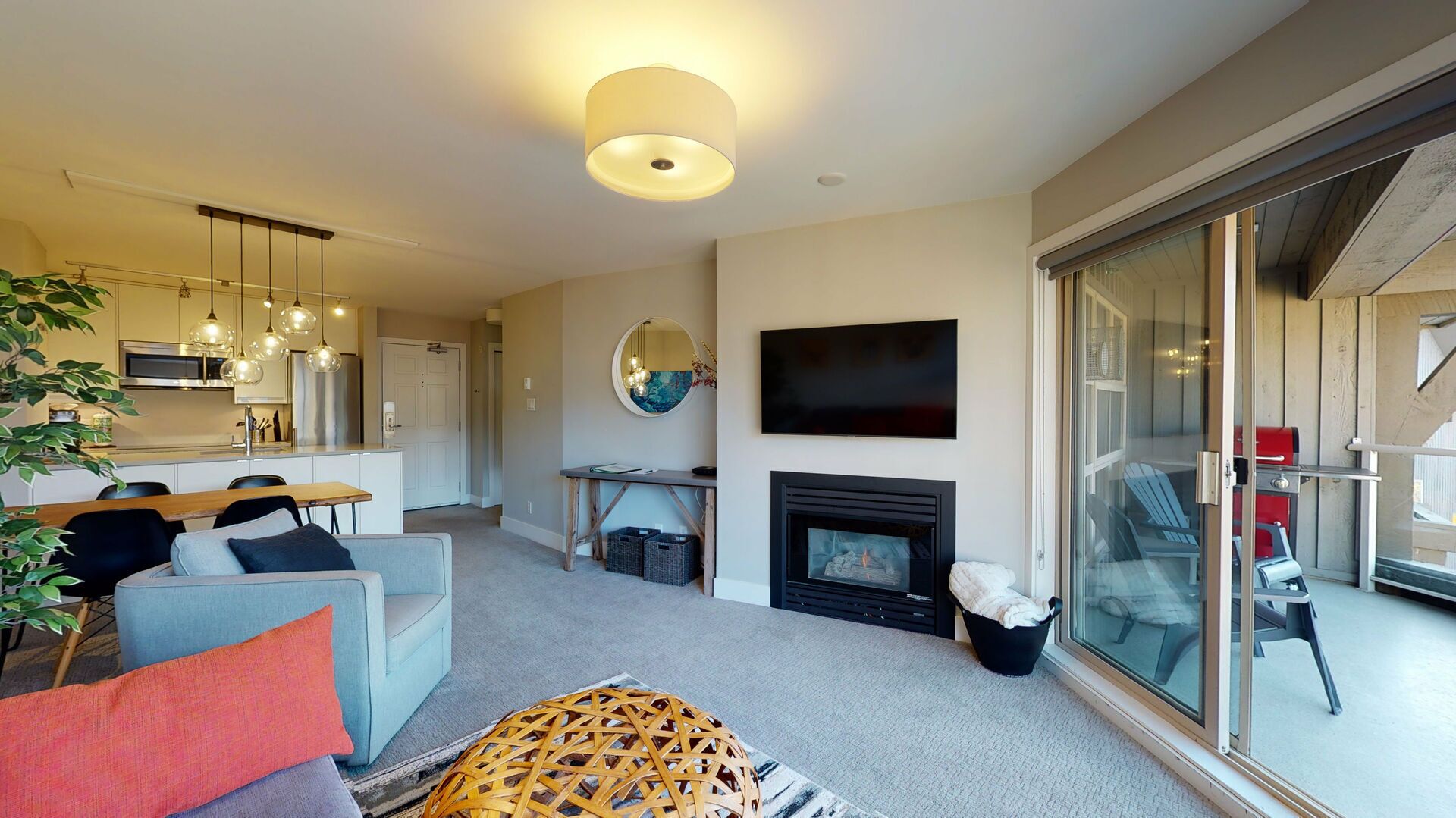 Aspens #561 Prime Ski-in Ski-out Location! Pool, Hot tubs, BBQ, sleeps 4