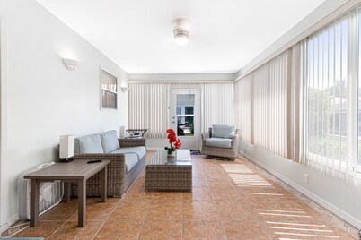 Comfortable Cottage With A Golf Cart - NOT LISTED ON FACEBOOK