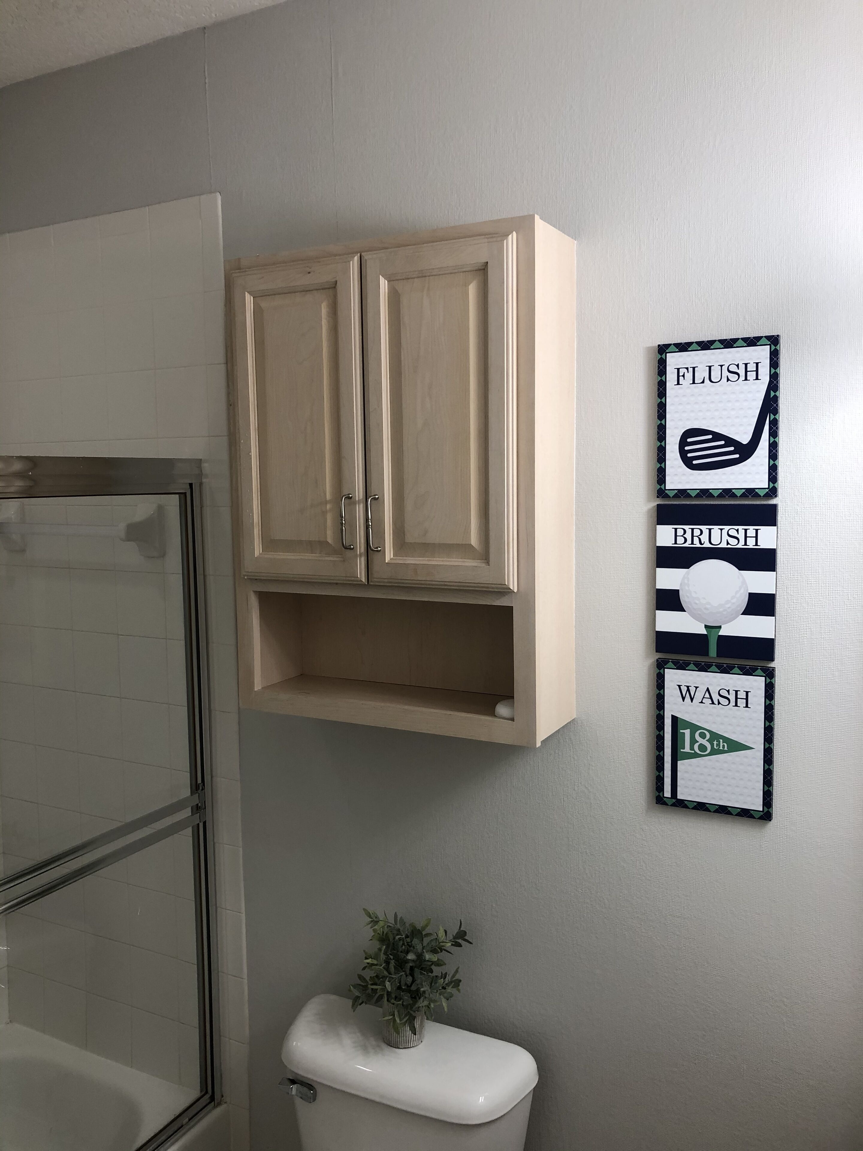 Ensemble douche/baignoire, sèche-cheveux, serviettes fournies, savon