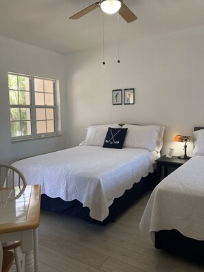 1 habitación, tabla de planchar con plancha, wifi gratis y ropa de cama 