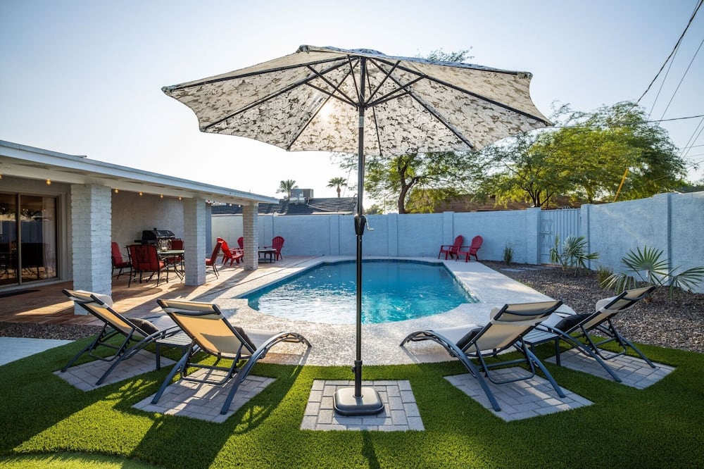 Vibrant Scottsdale Retreat: Nightlife, Golf, Heated Pool