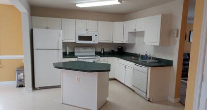 4 Bdr TH Near Historic Downtown Fredericksburg & Quantico Sleeps 8 more