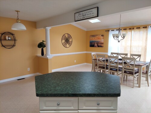 4 Bdr TH Near Historic Downtown Fredericksburg & Quantico Sleeps 8 more