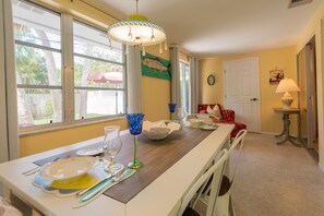 Dining - Updated ground-level Villa, Pet Friendly and so close to the beach! Great Rates! (Holmes Beach)