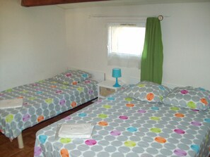 2 chambres, fer et planche à repasser, draps fournis