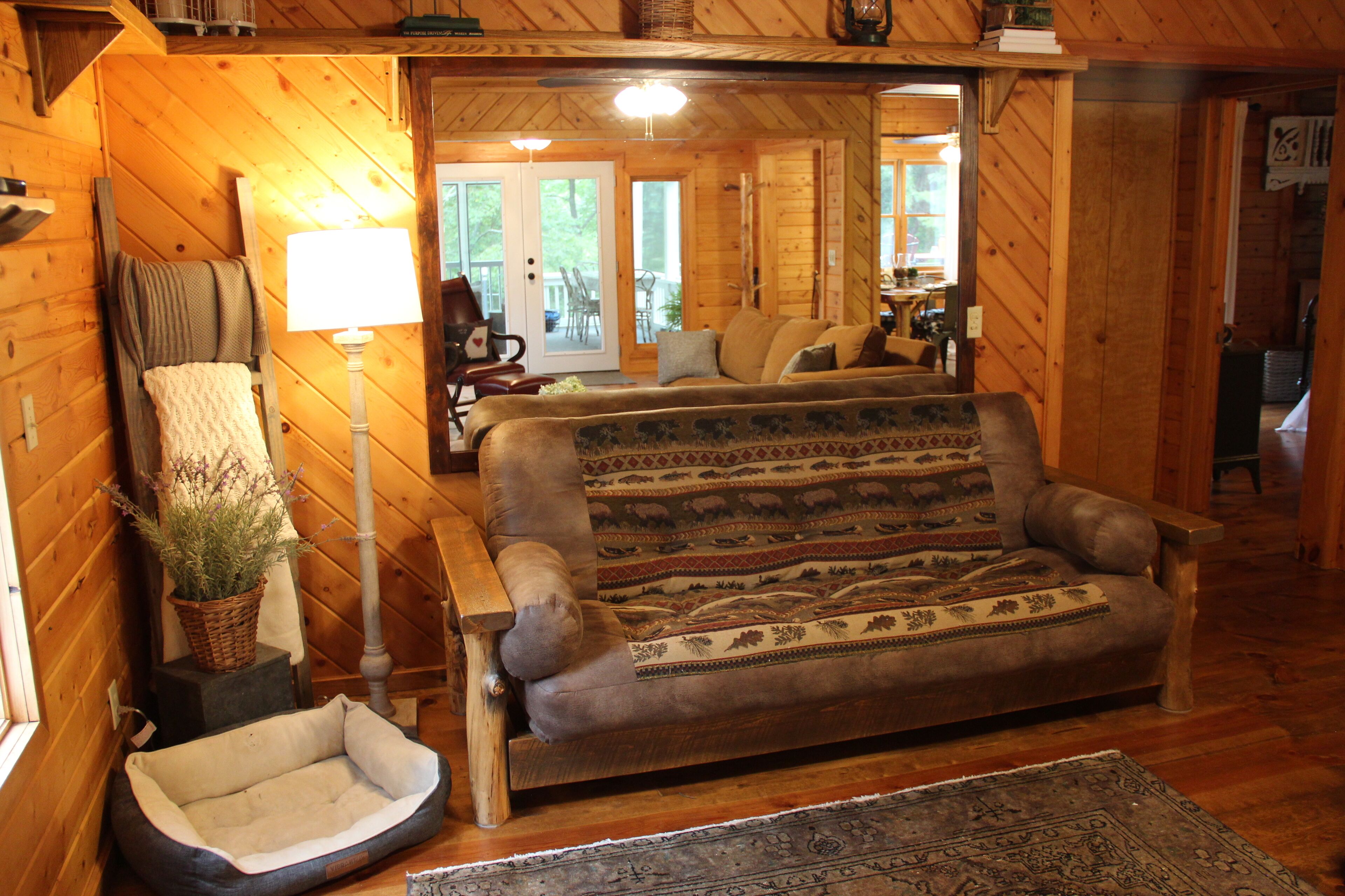 Creekside Cottage just steps from Fightingtown Creek & 10 minutes from downtown.