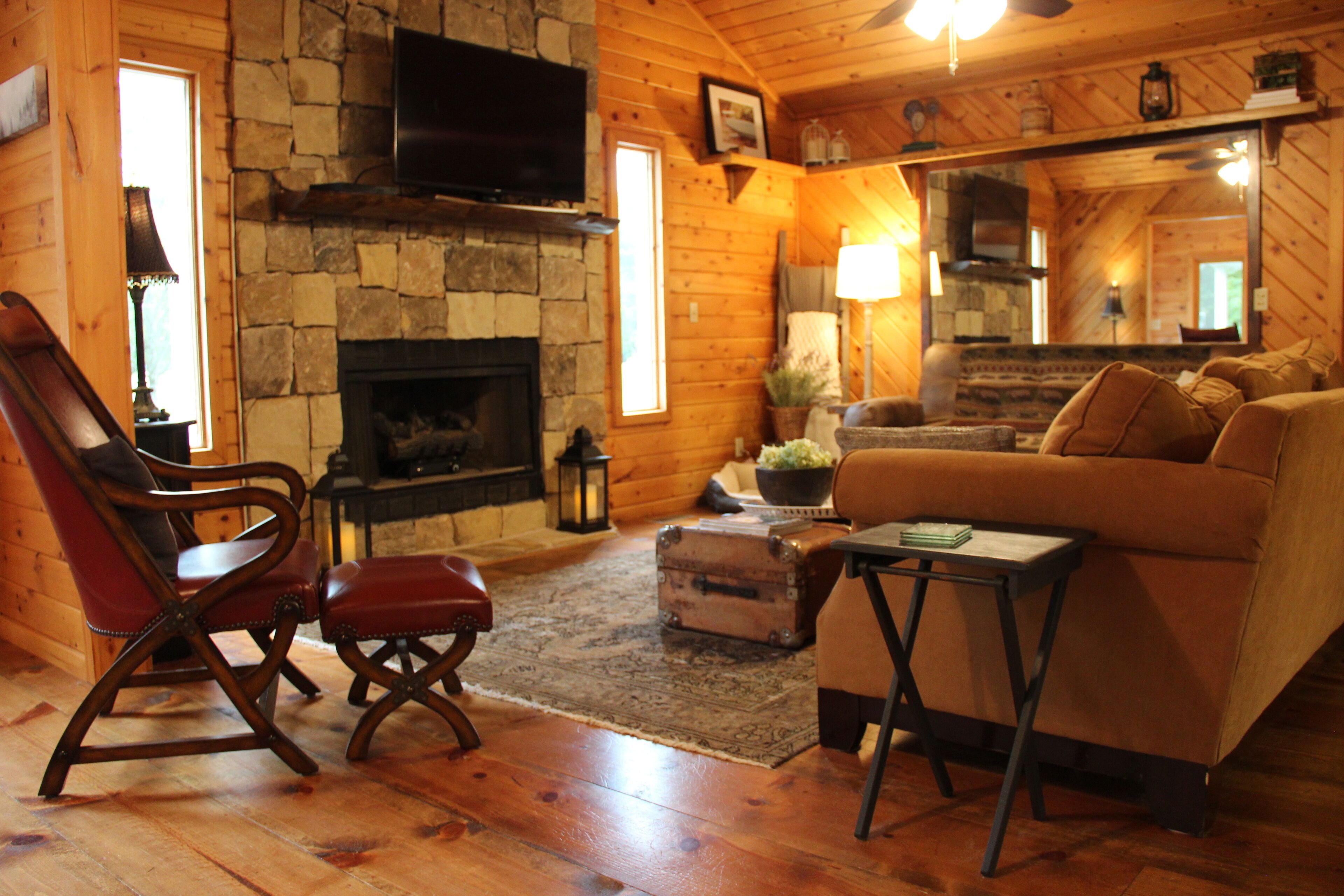 Creekside Cottage just steps from Fightingtown Creek & 10 minutes from downtown.