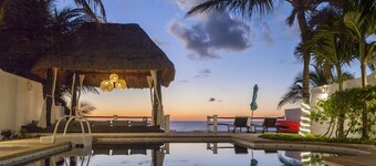 ***Stunning Oceanfront 5 BDRM Villa With Amazing Views Of The Caribbean Sea!***