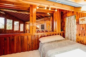 5 bedrooms, iron/ironing board, free WiFi, bed sheets
