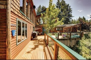 Terrace/patio - Your Dream Getaway - Large Cabin in Coeur D'Alene (Coeur d'Alene)