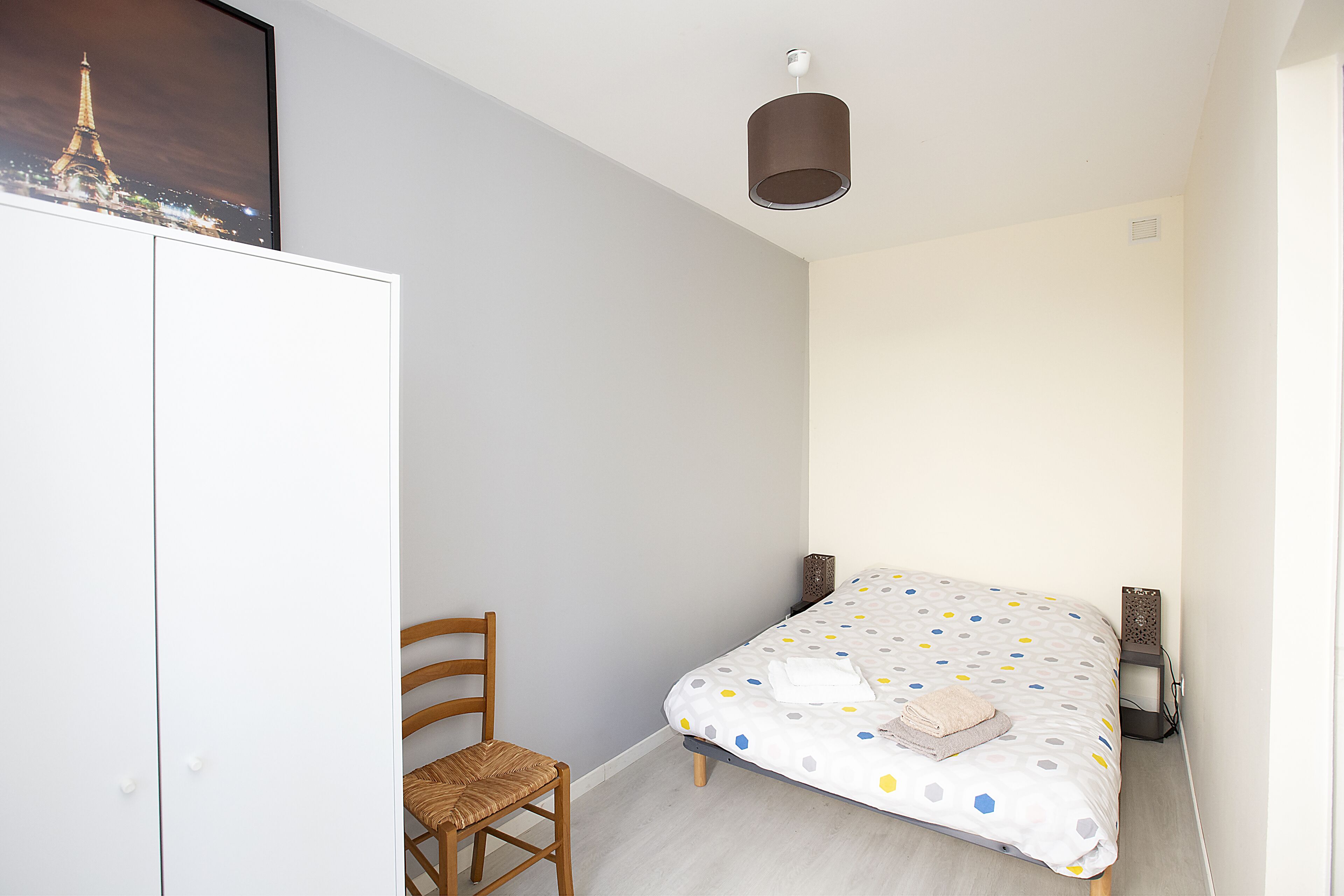 T2 35 m² independent on private driveway at the gates of Paris (1 to 4 people)