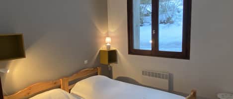 3 bedrooms, in-room safe, iron/ironing board, free WiFi