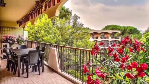 Beautiful 4-person apartment in Mandelieu La Napoule on the top floor with swimming pool