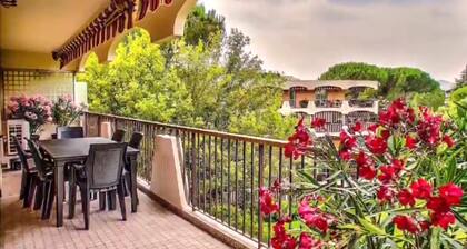Beautiful 4-person apartment in Mandelieu La Napoule on the top floor with swimming pool
