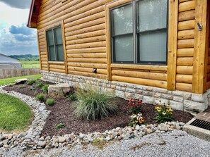 Exterior detail - Top Rated 5 Star Exceptional Clean Luxury-fire pit-pool table-pet friendly! (Lucas)