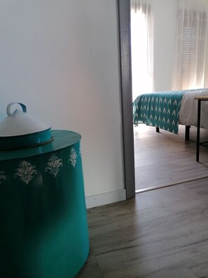 2 chambres, fer et planche à repasser, draps fournis