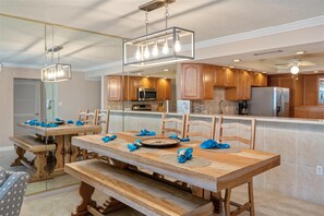 Dining - Spring Discounts! Book Early DESTIN 2BR.BEAUTIFUL VIEWS OF THE GULF FROM BALCONY (Destin)