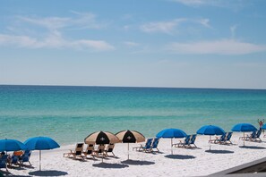 On the beach, sun loungers - Spring Discounts! Book Early DESTIN 2BR.BEAUTIFUL VIEWS OF THE GULF FROM BALCONY (Destin)