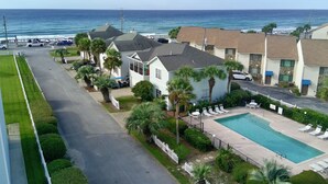 A resort with a swimming pool, palm trees, and ocean views. - Beachside home/4 Kings/Pool/Pet Friendly/Sleeps 24 (Miramar Beach)
