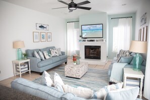 Smart TV, chimenea, videojuegos, reproductor de DVD