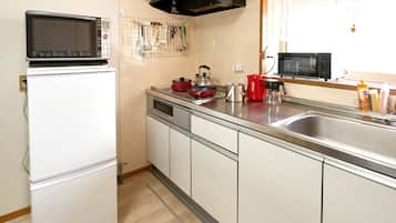 Fridge, microwave, stovetop, cookware/dishes/utensils