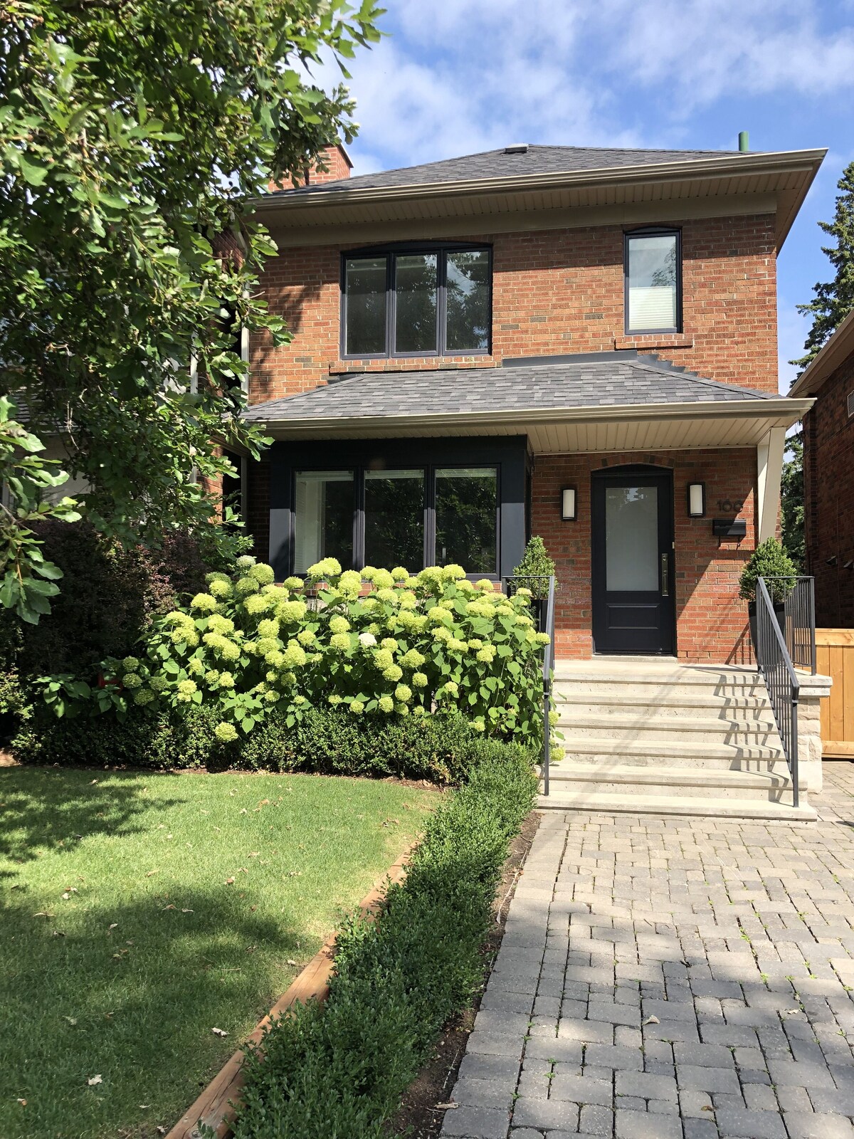 Gorgeous detached house in north Lawrence Park