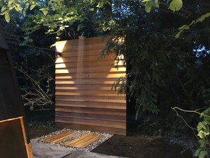 Property grounds - 60 m2 luxury apartment with double jacuzzi and private Finnish sauna, in villa (Oss)