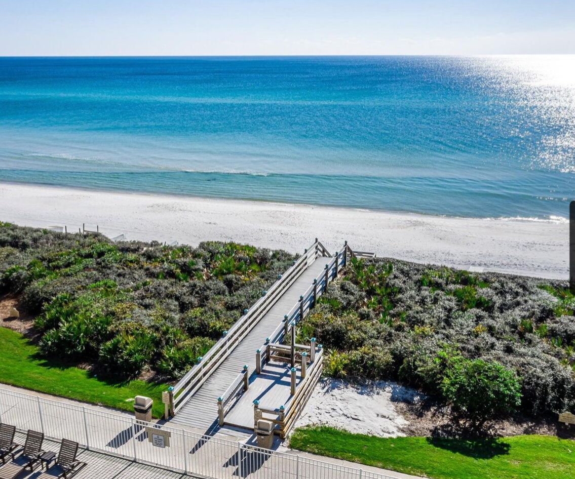 Beach nearby, sun loungers, beach towels