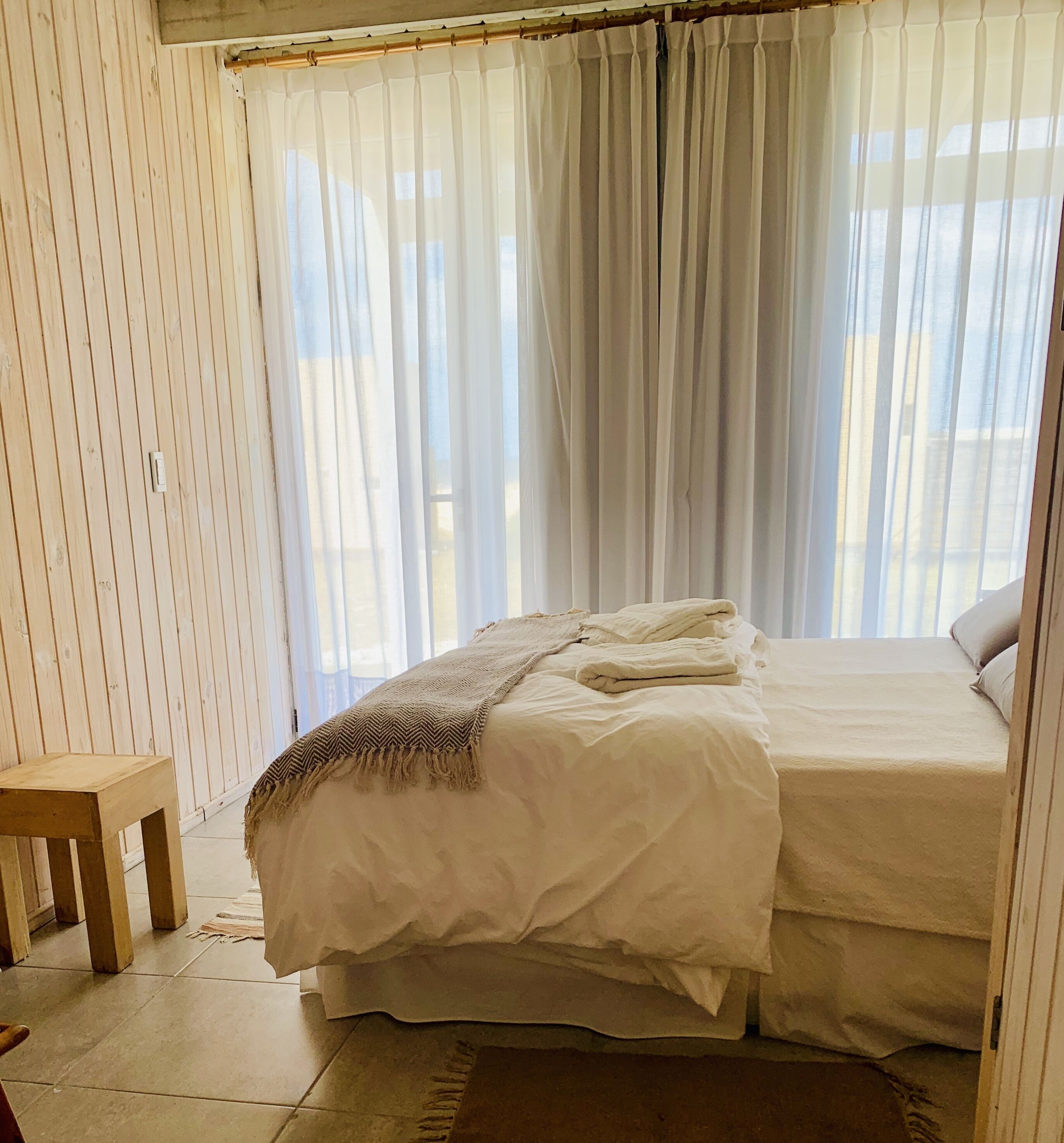 1 habitación, tabla de planchar con plancha, wifi y ropa de cama 