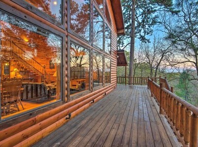 Private Hillside Cabin Near Beavers Bend
