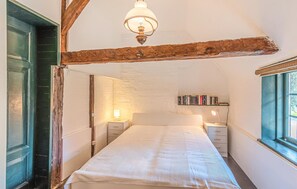 2 Schlafzimmer, Reisekinderbett