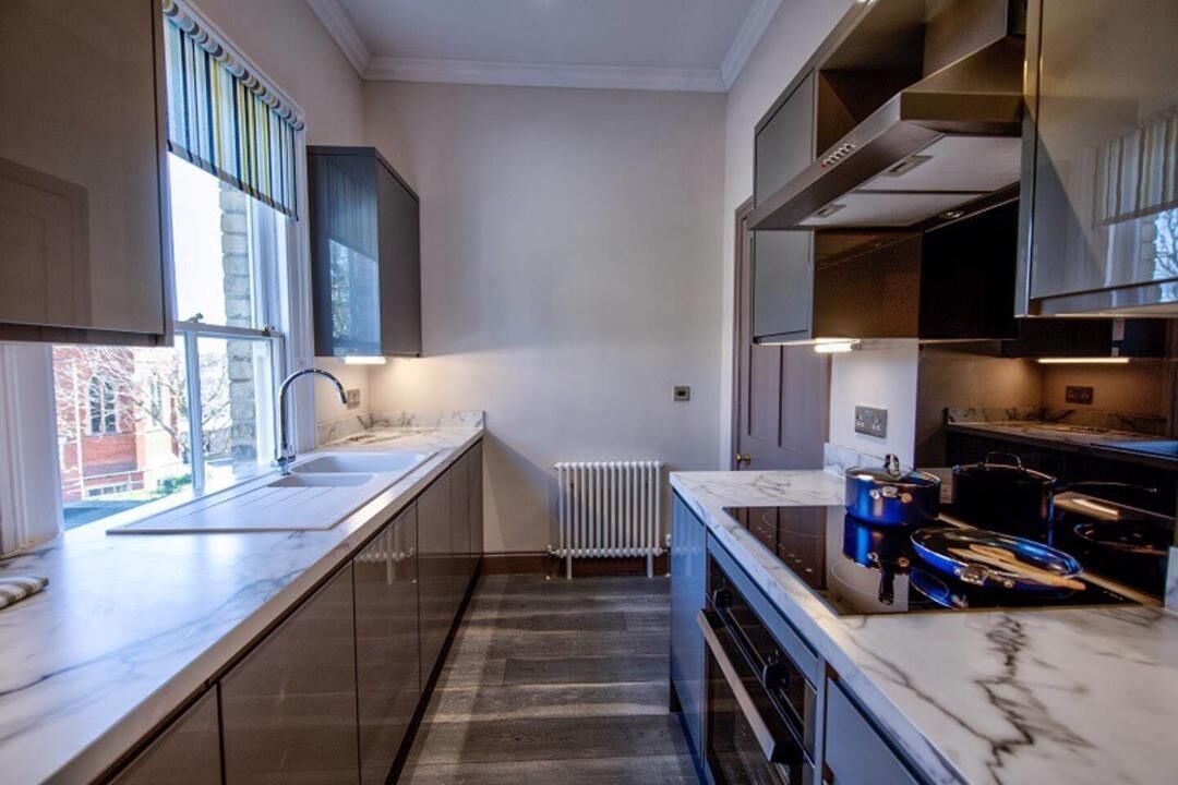 Küchenrolle, Esstisch