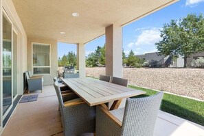 Outdoor dining - Narrow Escape: Resort Access + Sand Dunes + Golf (Hurricane)