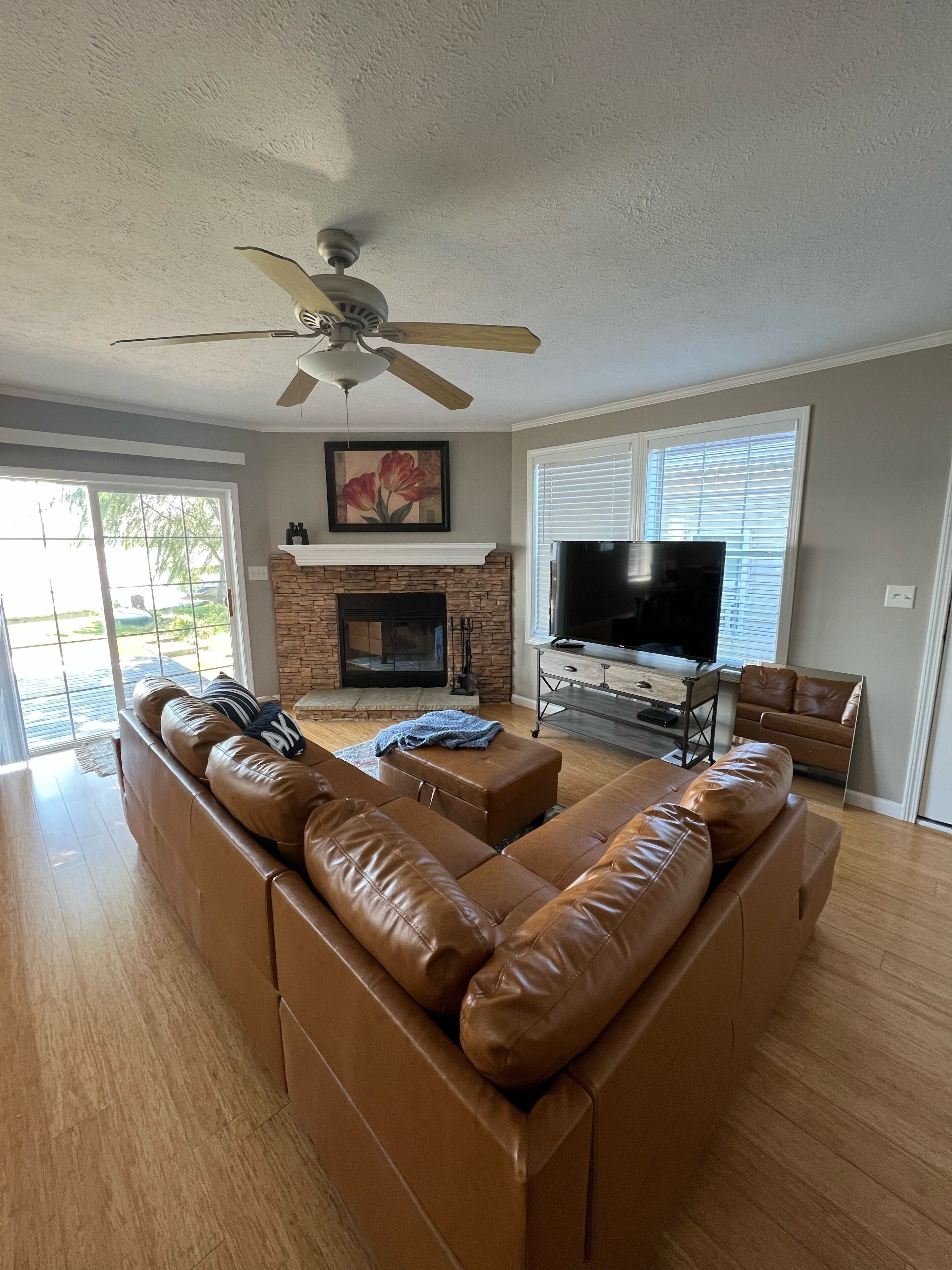 Newly remodeled Cayuga Cottage with private dock on the sunset bay. 