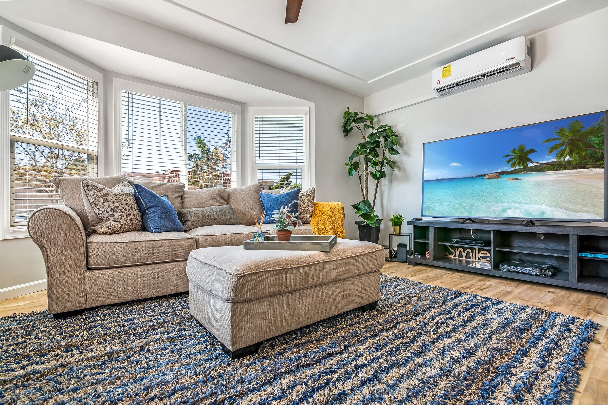 Modern Renovated 4BR Estate Mins to Beach/Airport  