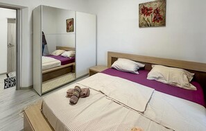 2 عدّة غرف نوم وواي فاي مجانًا وملاءات أسرّة