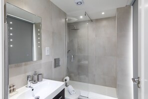 Luxury-Apartment, Terrasse | Badezimmer