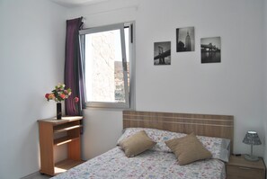 6 slaapkamers, een kluis op de kamer, een bureau