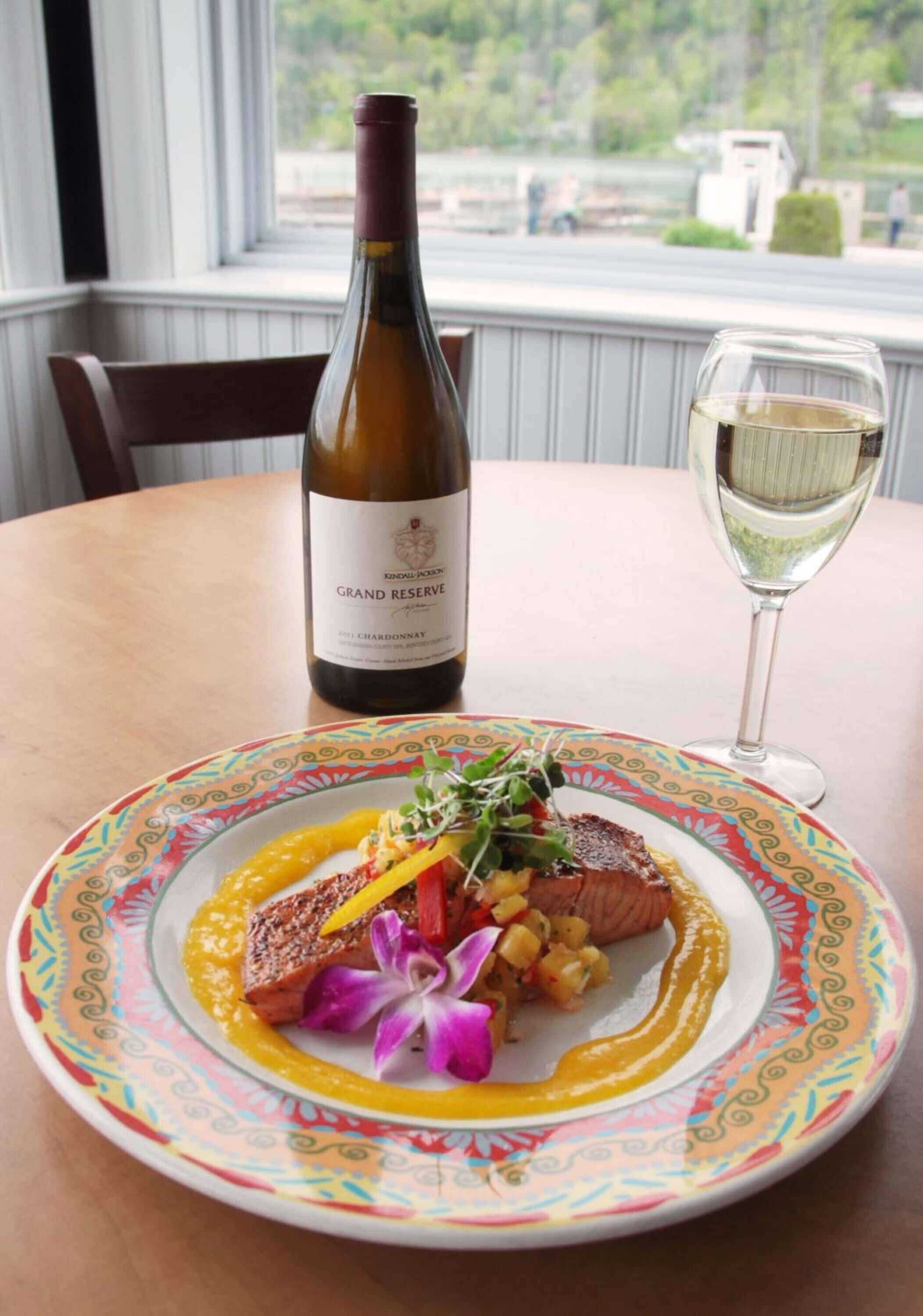 breakfast, lunch, dinner served; sea views