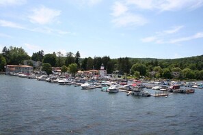 Shower, hair dryer, towels, soap - Lake Front Hotel (Cooperstown)