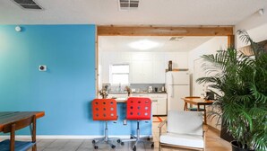A compact living space with a kitchen, dining area, and seating. - South Congress Zen Den! Walk Everywhere! (Austin)