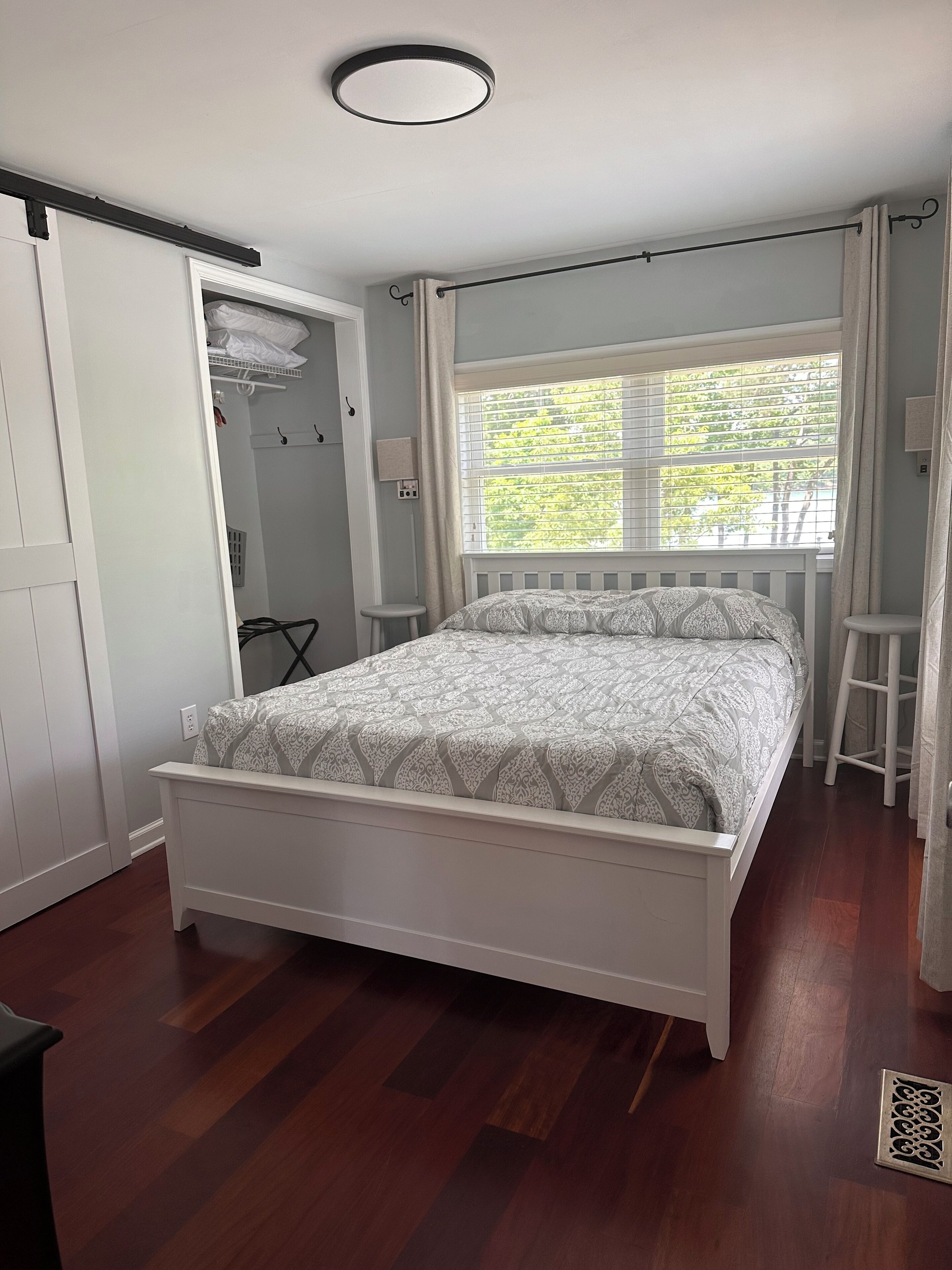 4 bedrooms, iron/ironing board, travel crib, free WiFi