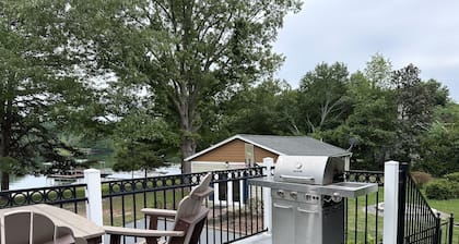 Peaceful Lakefront Getaway Close to Clemson